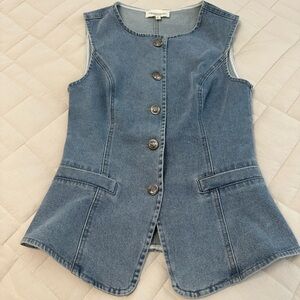 Freemarket Women’s Small 
Denim Button-Up Vest
